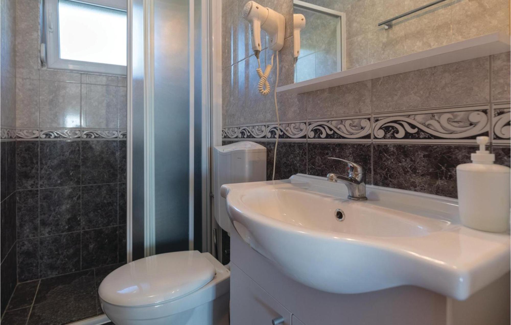 1 Bedroom Cozy Apartment In Klek Luaran gambar